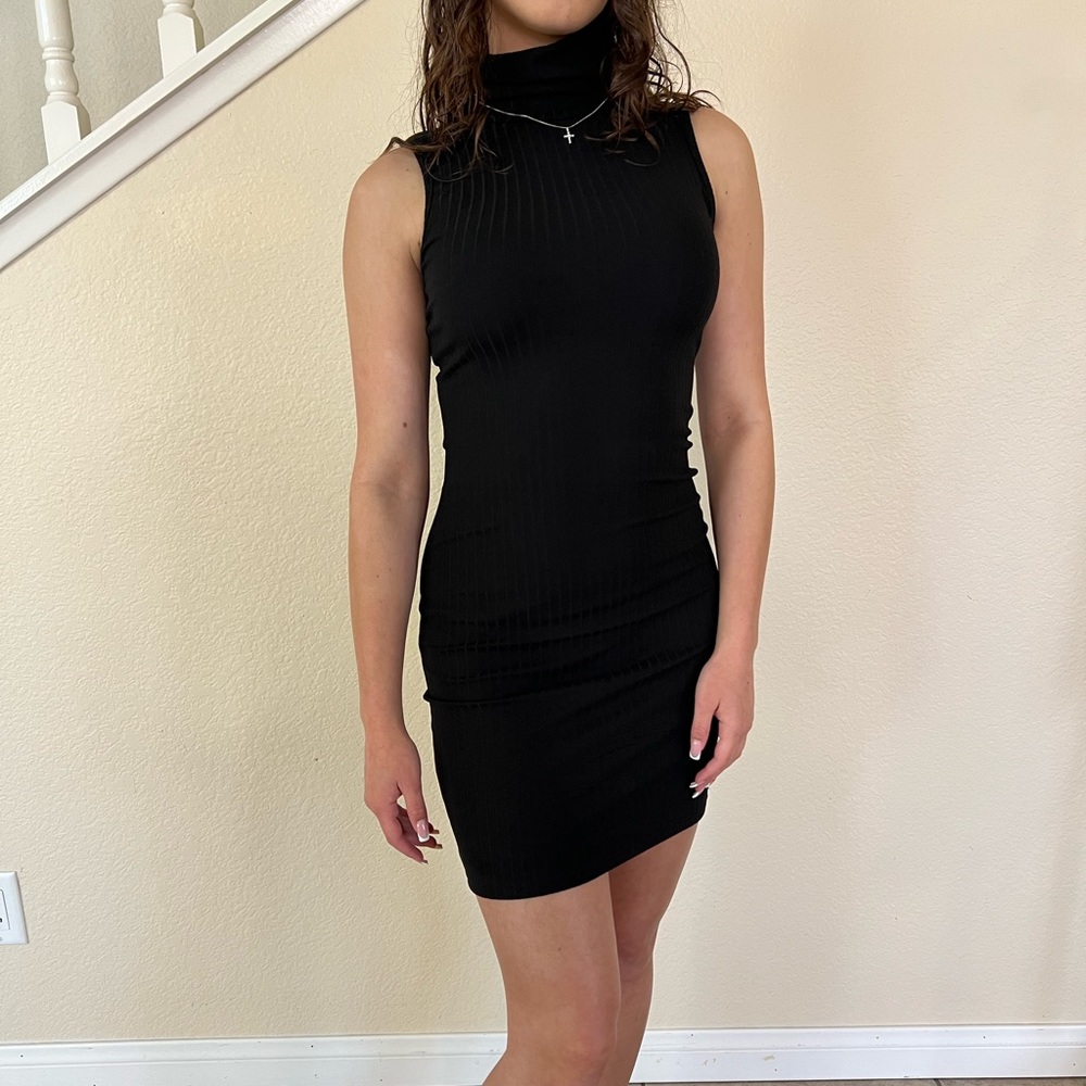 Black Ribbed Turtle Neck Sleeveless Midi Dress - Picture 12 of 13
